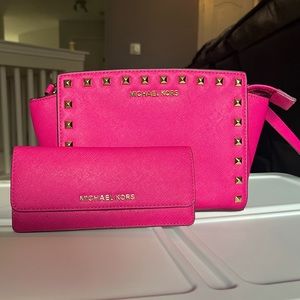 Michael Kors Selma Stud Medium Messenger Cross Body Bag W/ MATCHING WALLET!